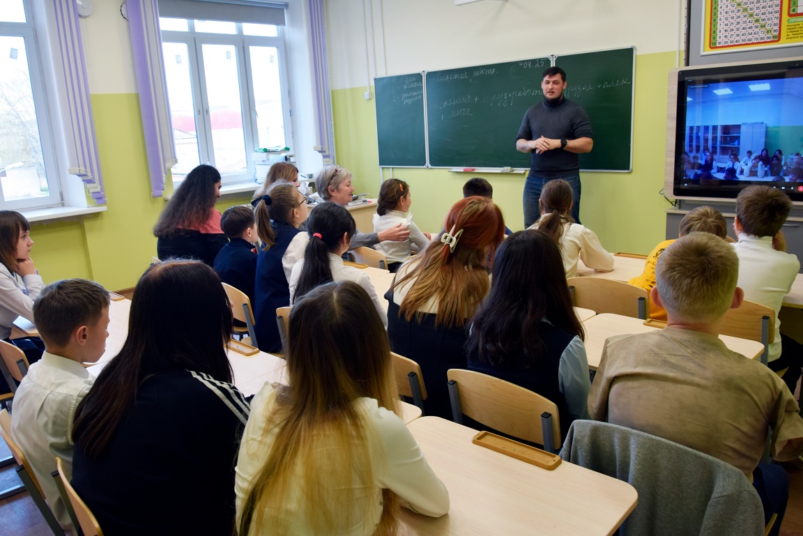 Урок по «Цифровому ликбезу» по темам «Инструменты информационной безопасности» и «Поддельные аккаунты»