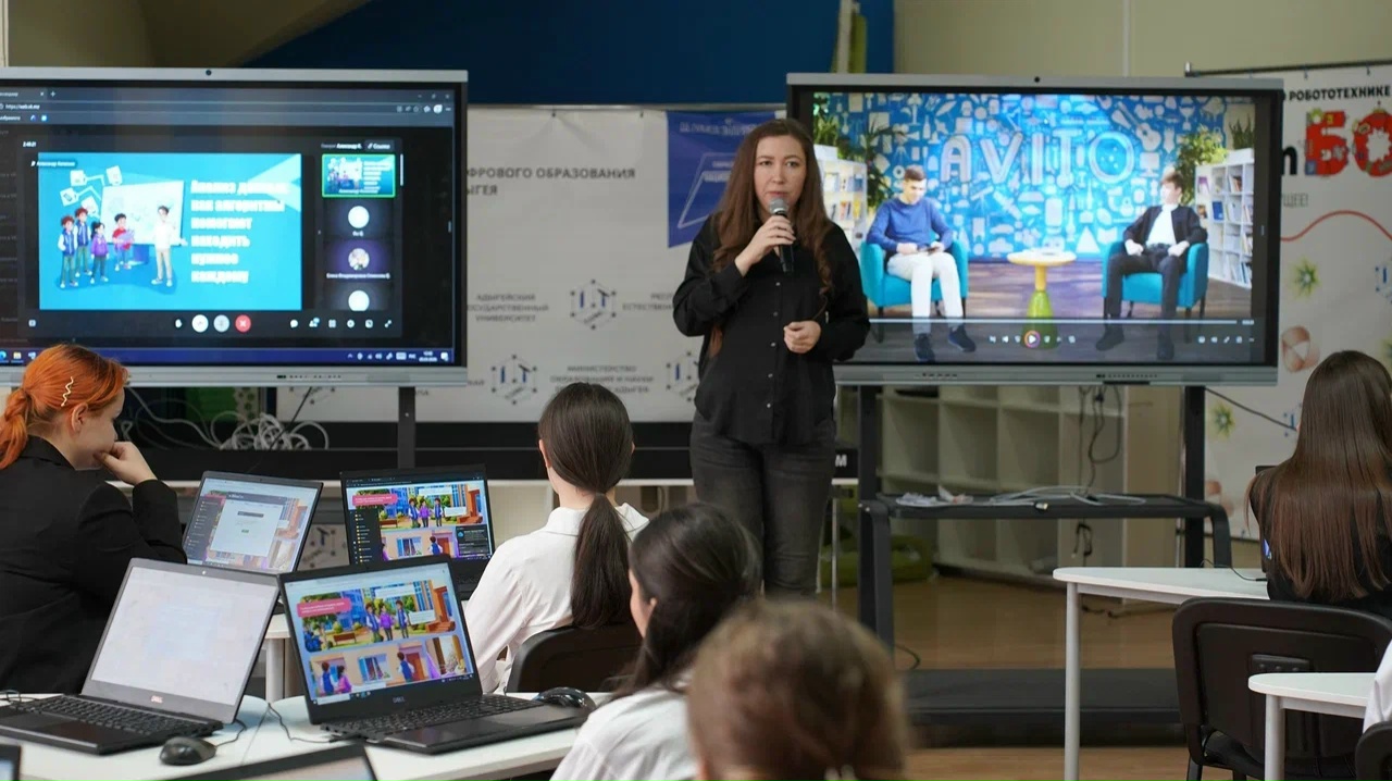 Как алгоритмы находят нужное каждому? Об этом школьникам рассказали на «Уроке цифры» в Адыгее