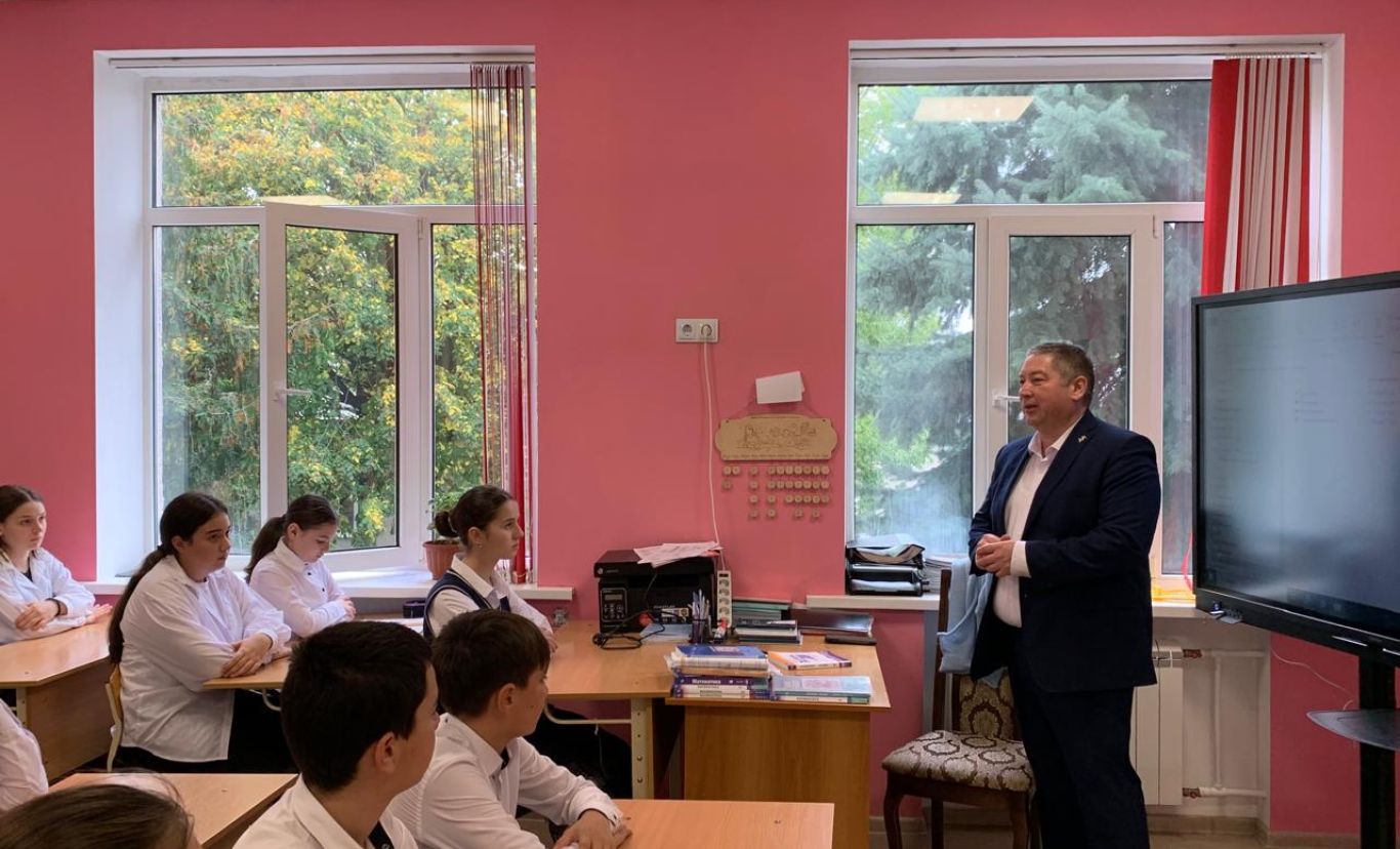 Амур Калоев провел Цифровой ликбез в СОШ №2 г. Дигоры