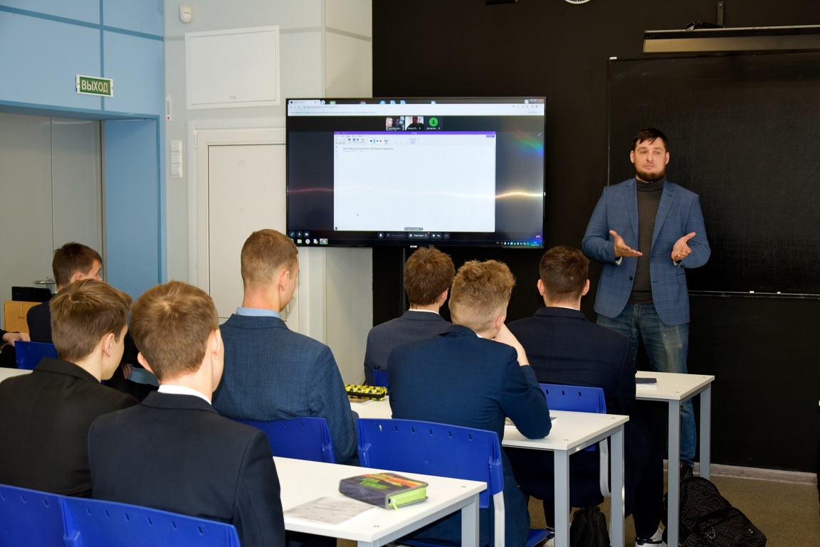 Урок Цифры на тему «Квантовые вычисления и материалы будущего»