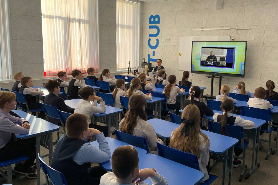 Ленинградские школьники изучали кибербезопасность космического уровня